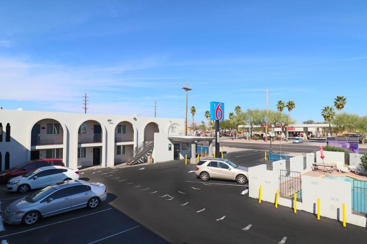 Motel 6 Tucson, Az - East Williams Center Eksteriør billede
