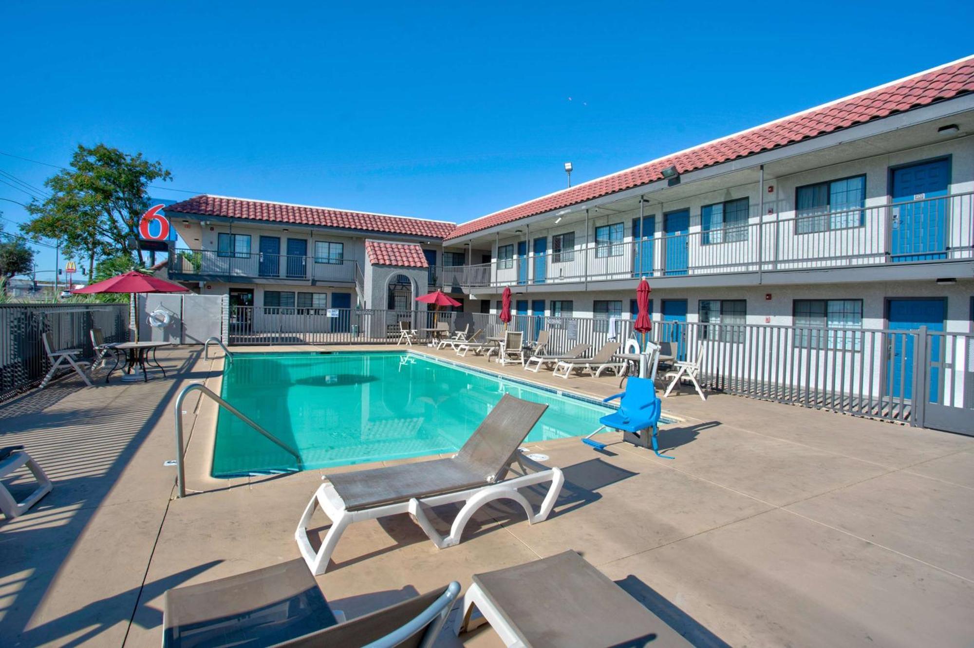 Motel 6 Tucson, Az - East Williams Center Eksteriør billede