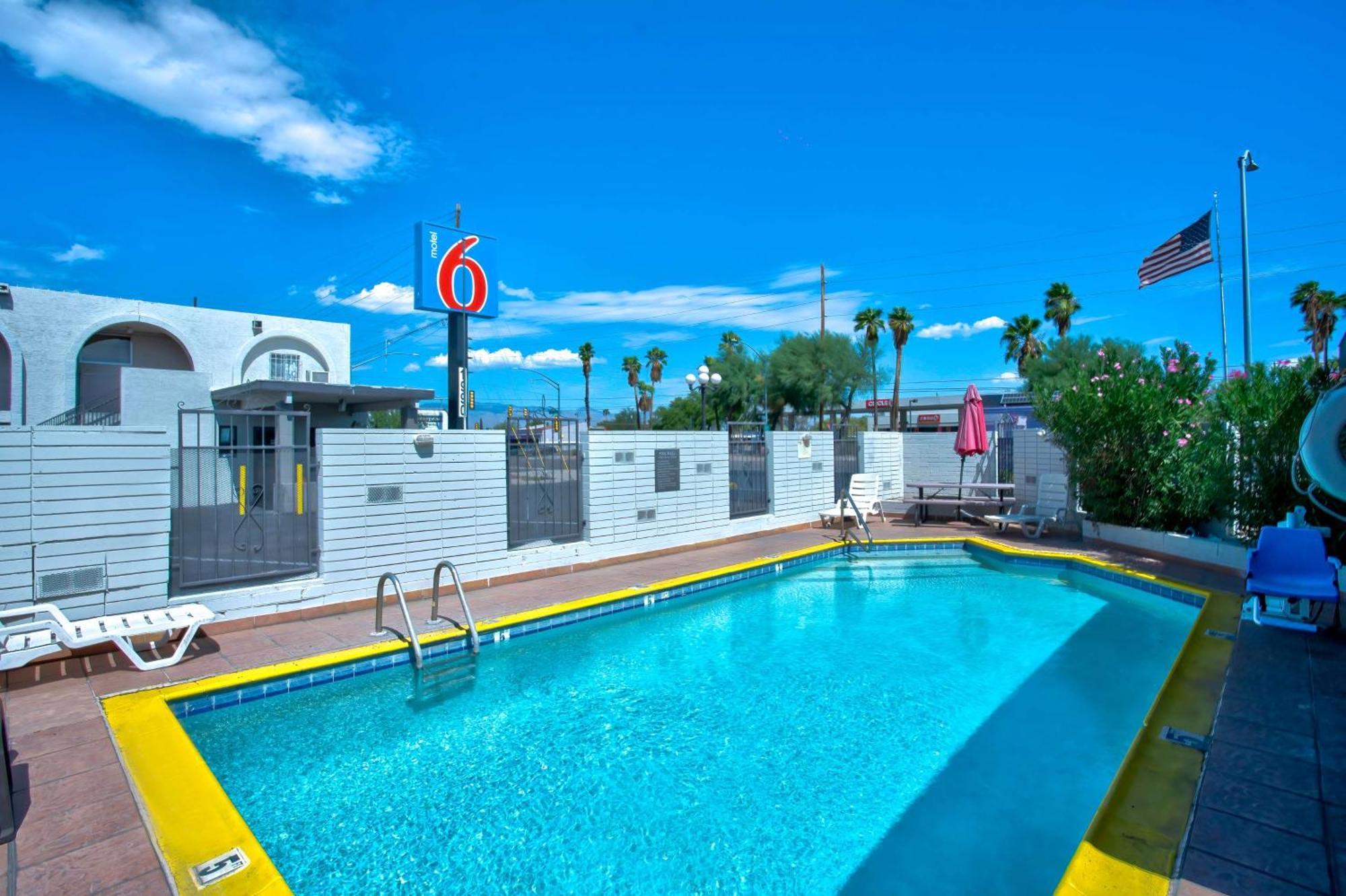 Motel 6 Tucson, Az - East Williams Center Eksteriør billede
